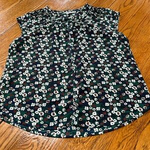 Daniel Rainn pullover polyester floral top. Size Medium. Excellent condition.